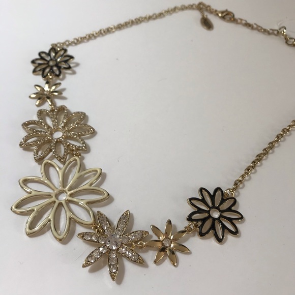 NWT Amrita Singh Gold Floral Statement Necklace - Picture 11 of 11